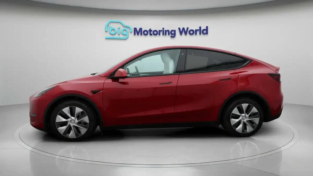 2022-tesla-model-y-e-long-range-big-4