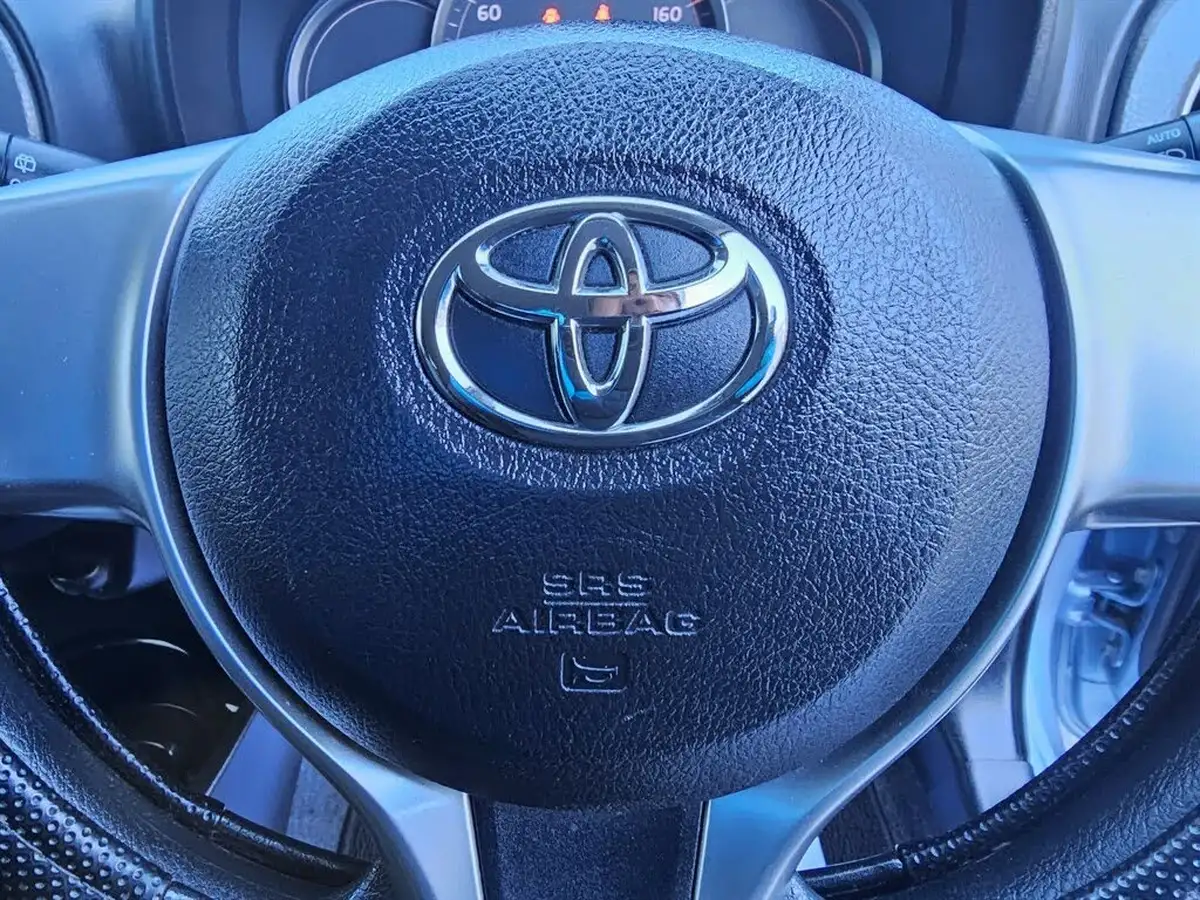 2013-toyota-yaris-big-25