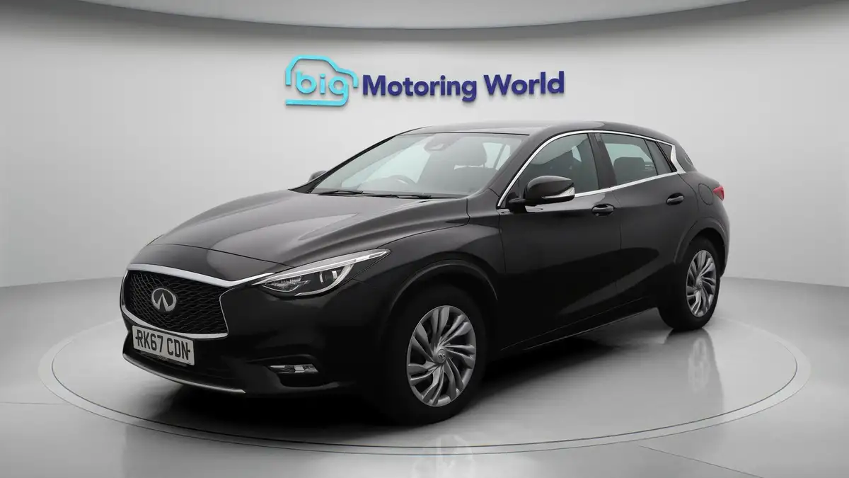 2017-infiniti-q30-15d-business-executive-dct-big-3