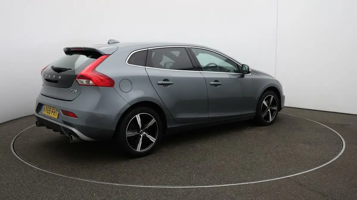 2019-volvo-v40-20-t3-r-design-edition-big-45