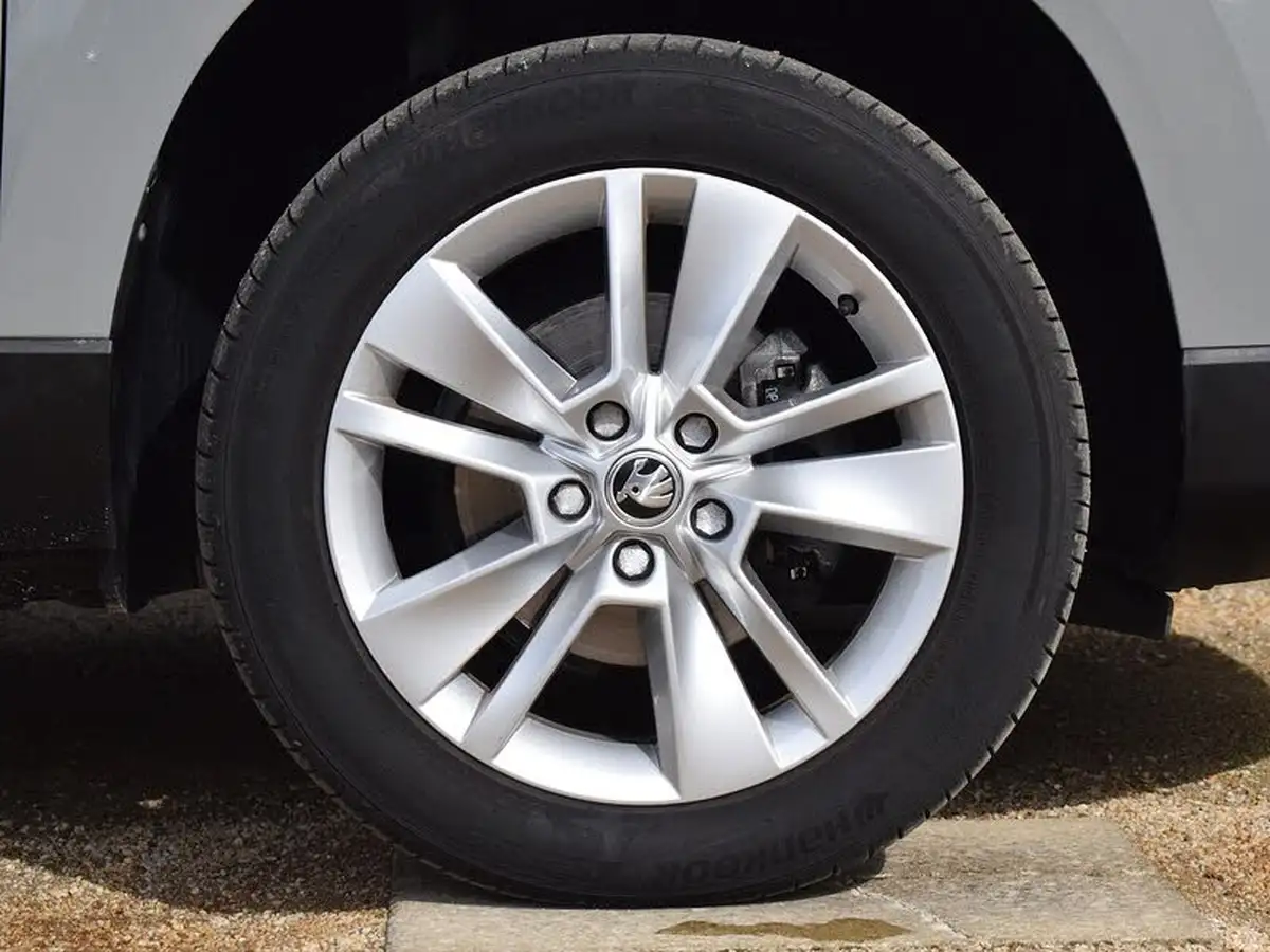 2022-skoda-karoq-15-tsi-se-technology-big-23