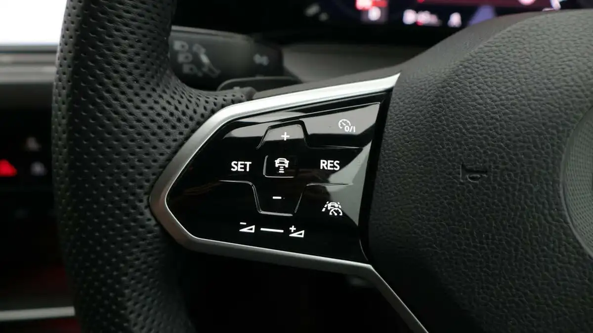 2022-volkswagen-golf-20-tsi-gti-dsg-big-23