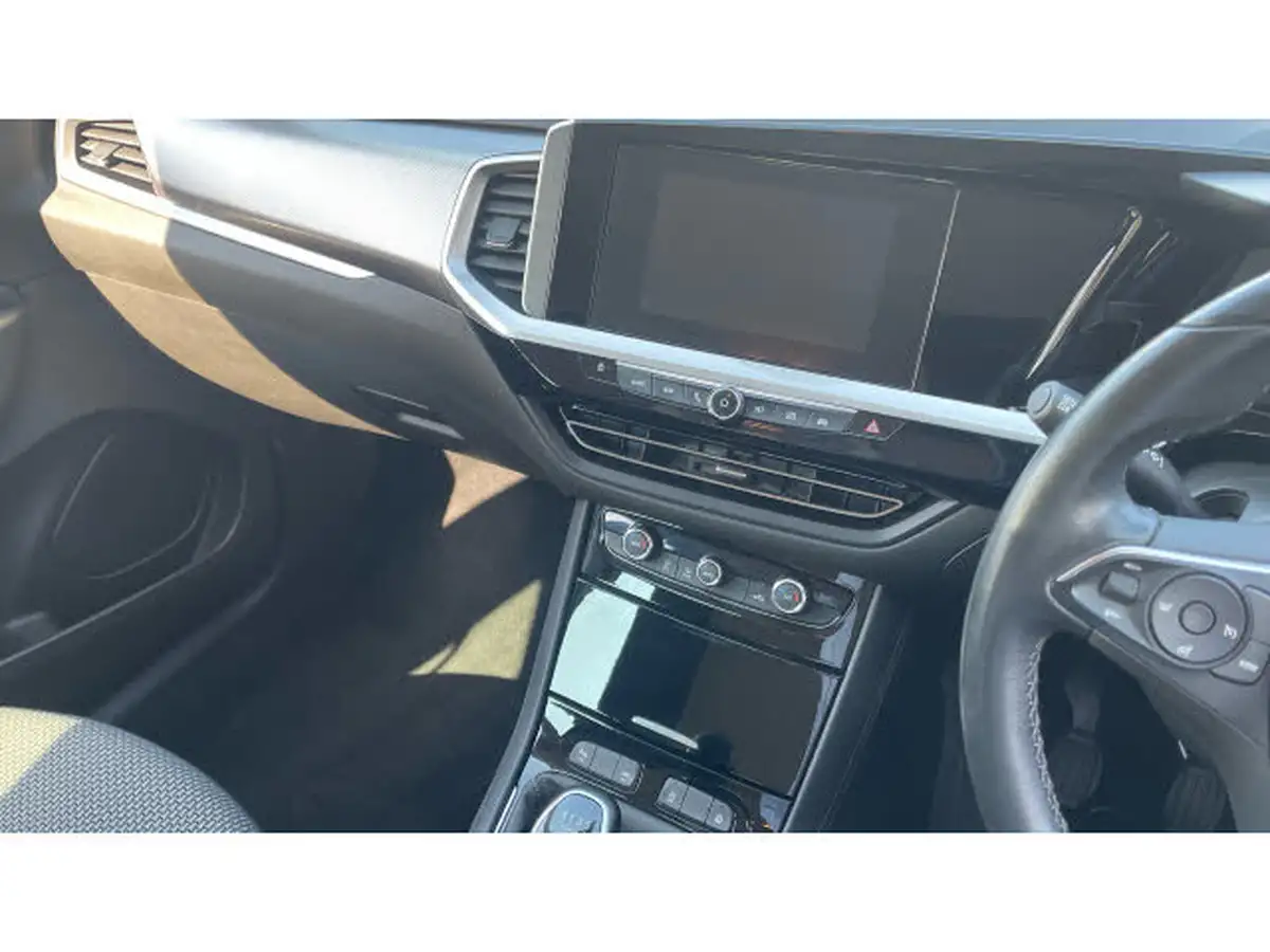 2023-vauxhall-grandland-12-design-130ps-big-13