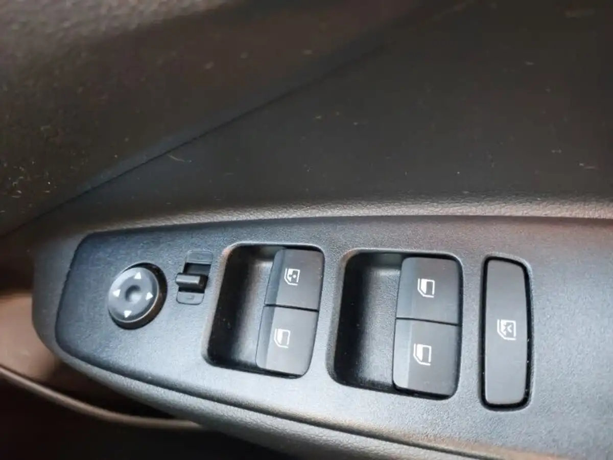 2021-hyundai-i10-10-se-connect-big-16
