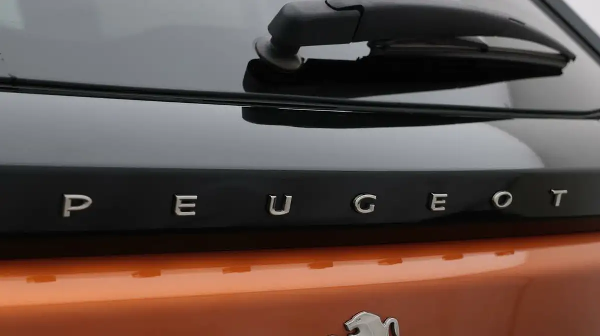 2022-peugeot-2008-suv-e-gt-premium-big-20