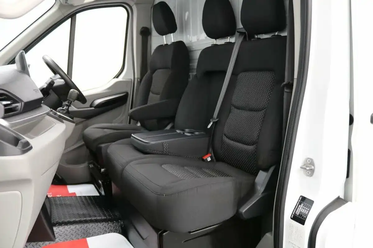 2021-maxus-deliver-9-big-20