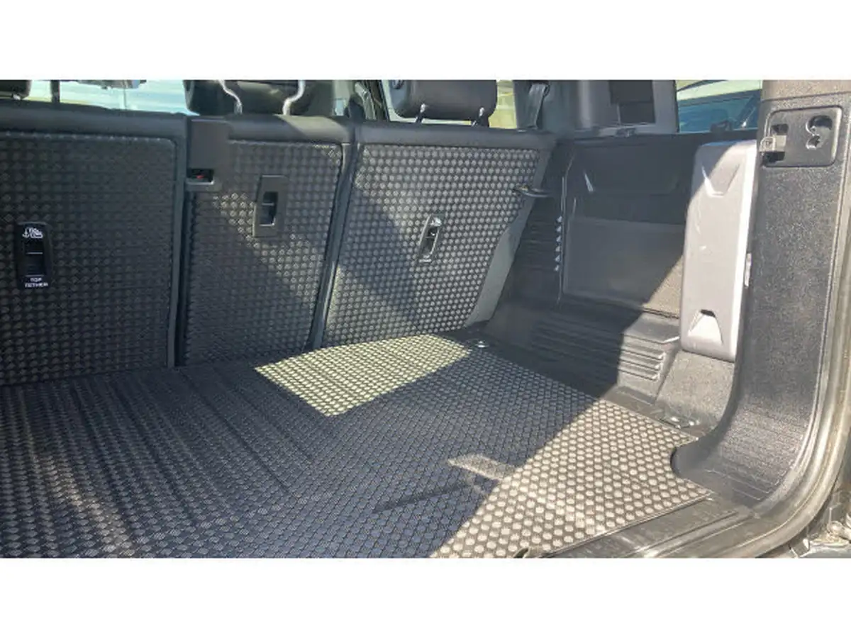 2021-land-rover-110-defender-30-d250-xs-edition-big-29