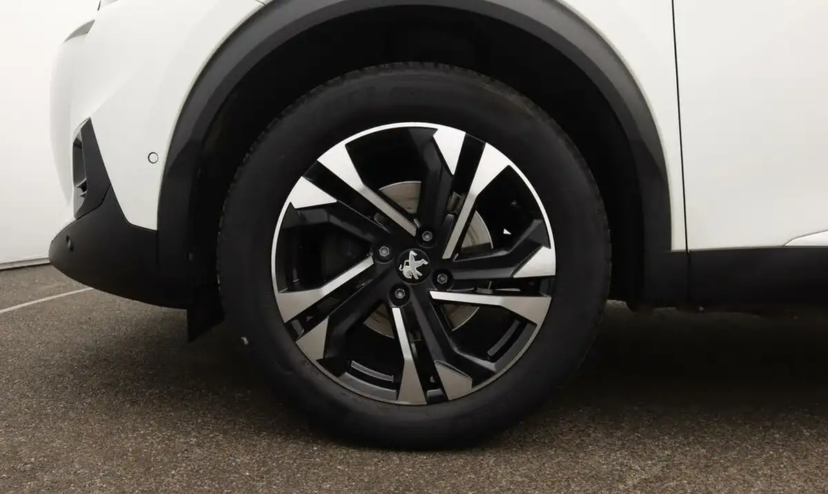 2022-peugeot-2008-suv-12-puretech-gt-big-18
