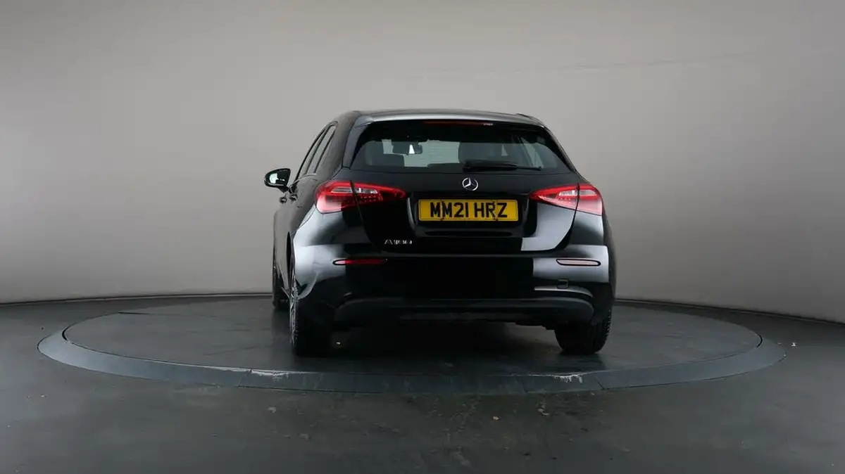 2021-mercedes-benz-a-class-13-a180-se-7g-dct-big-38