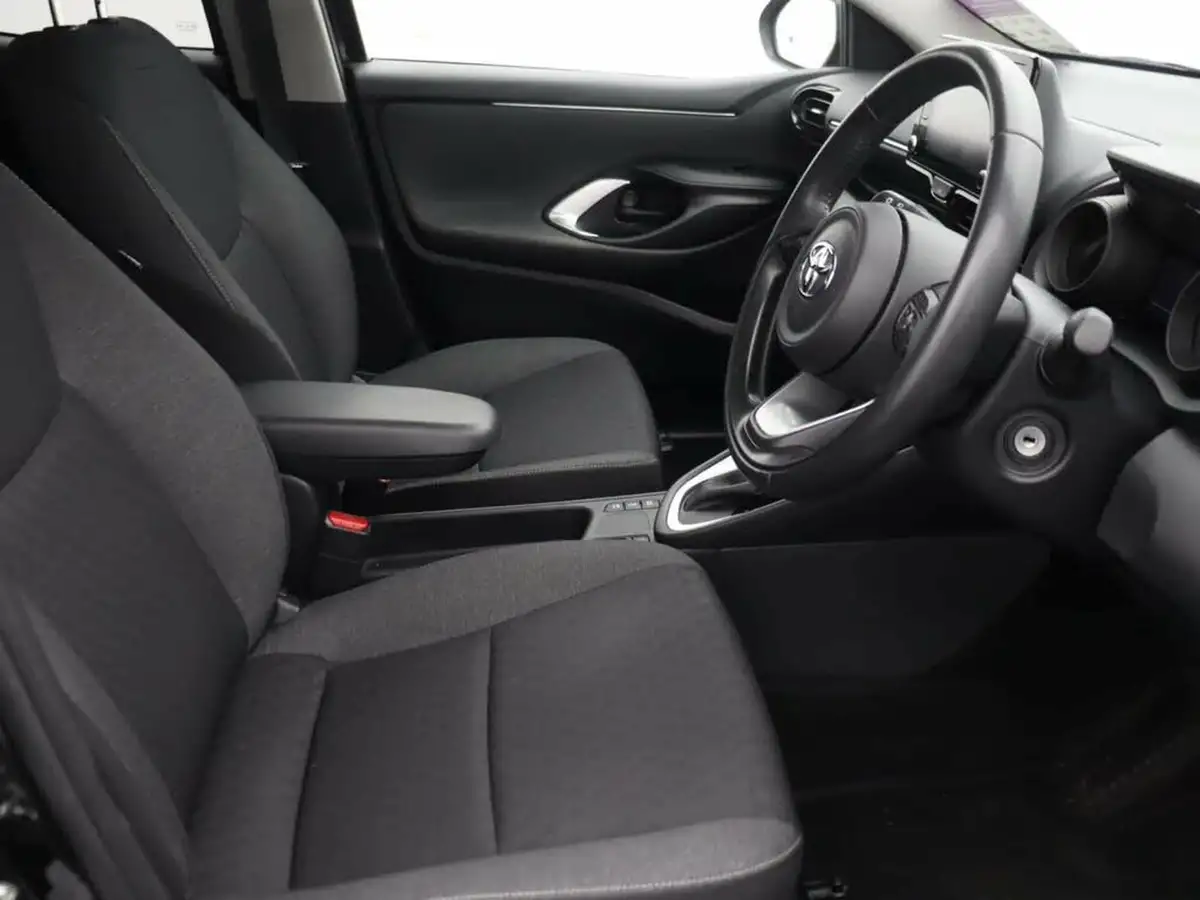 2022-toyota-yaris-15-vvt-i-design-big-12