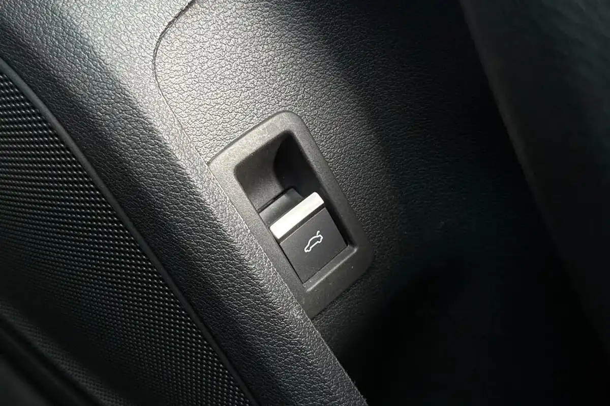 2022-audi-a4-avant-20-35-tfsi-s-line-tronic-big-37