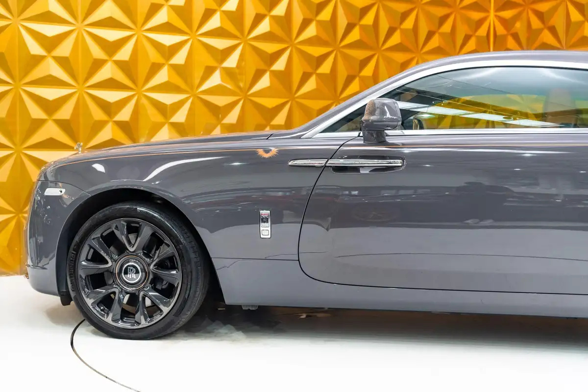 2019-rolls-royce-wraith-66-591bhp-big-28