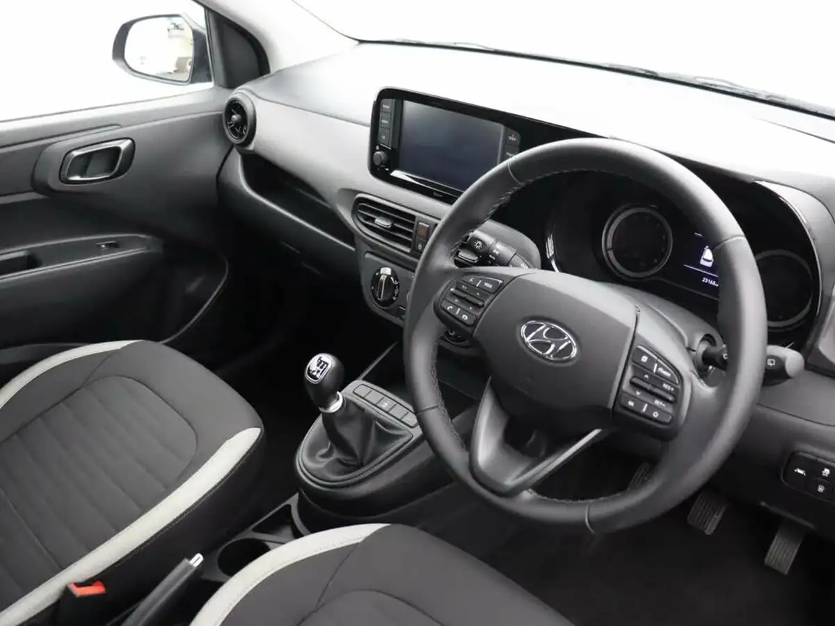2022-hyundai-i10-12-se-connect-big-5