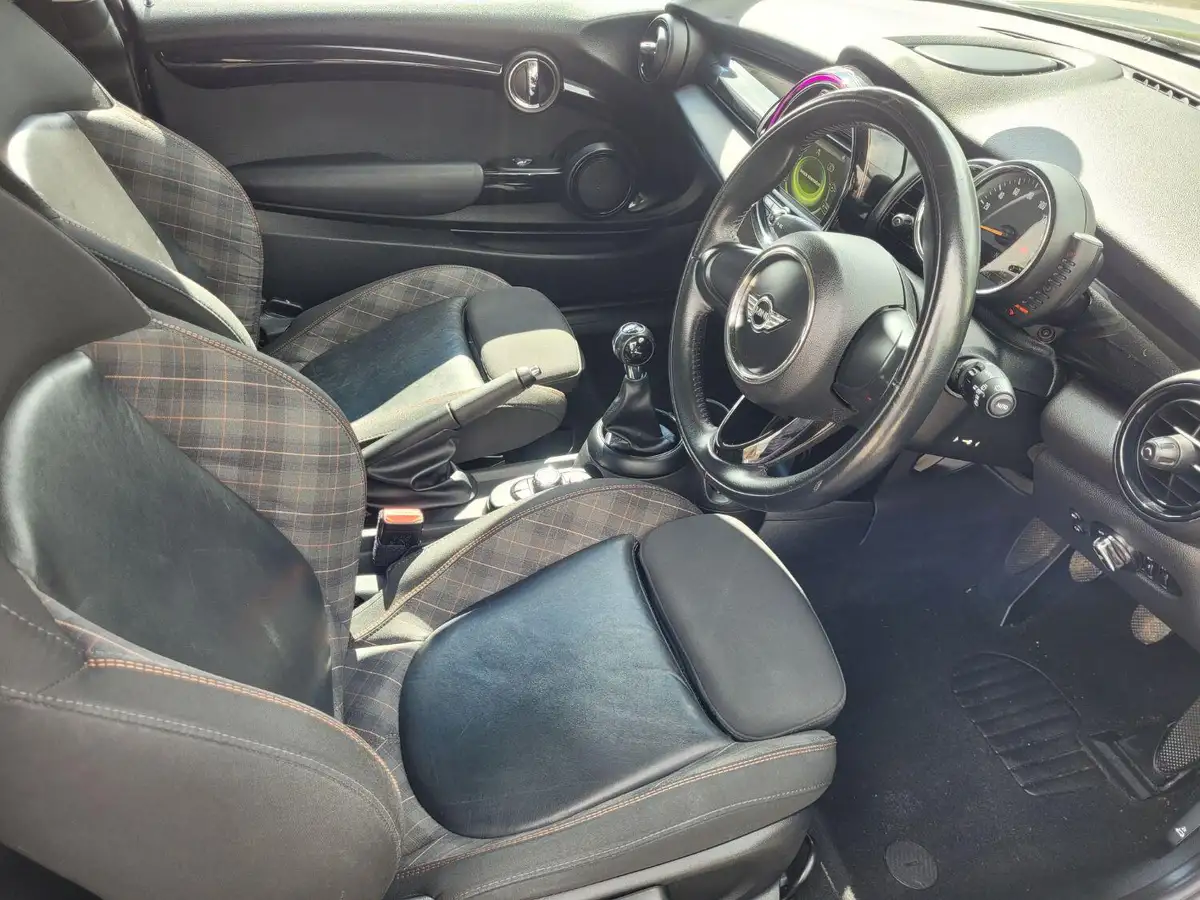 2017-mini-cooper-15-cooper-seven-chili-3d-big-9