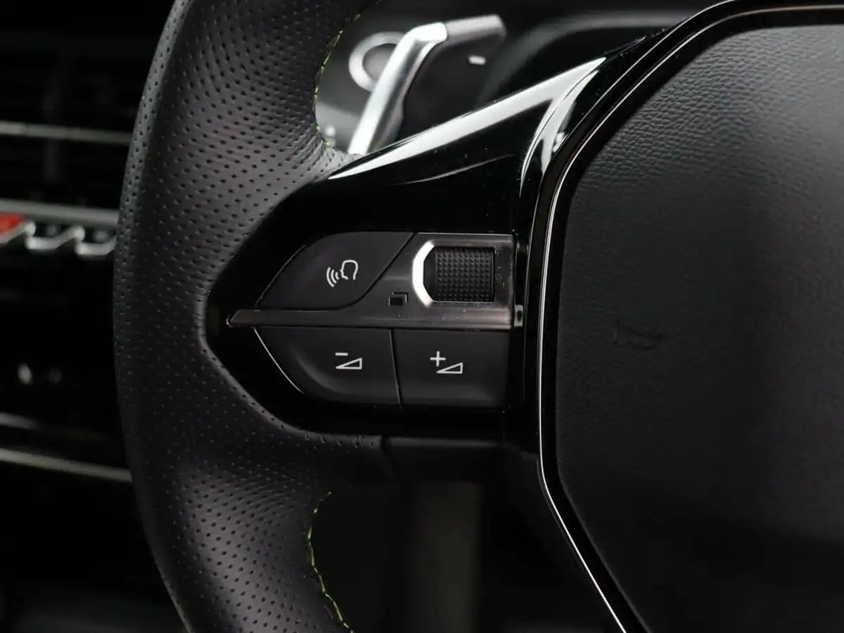 2024-peugeot-208-12-puretech-gt-136ps-hybrid-e-dsc6-big-28