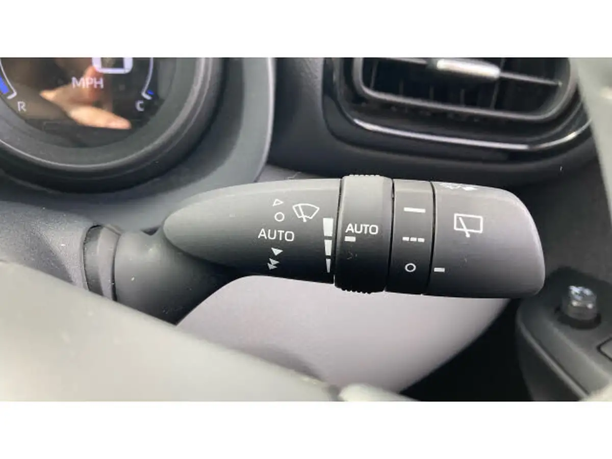 2022-toyota-yaris-cross-15-vvt-i-icon-big-20