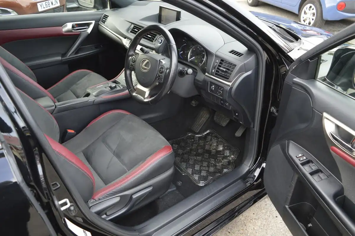 2019-lexus-ct-200h-18-ct-big-13