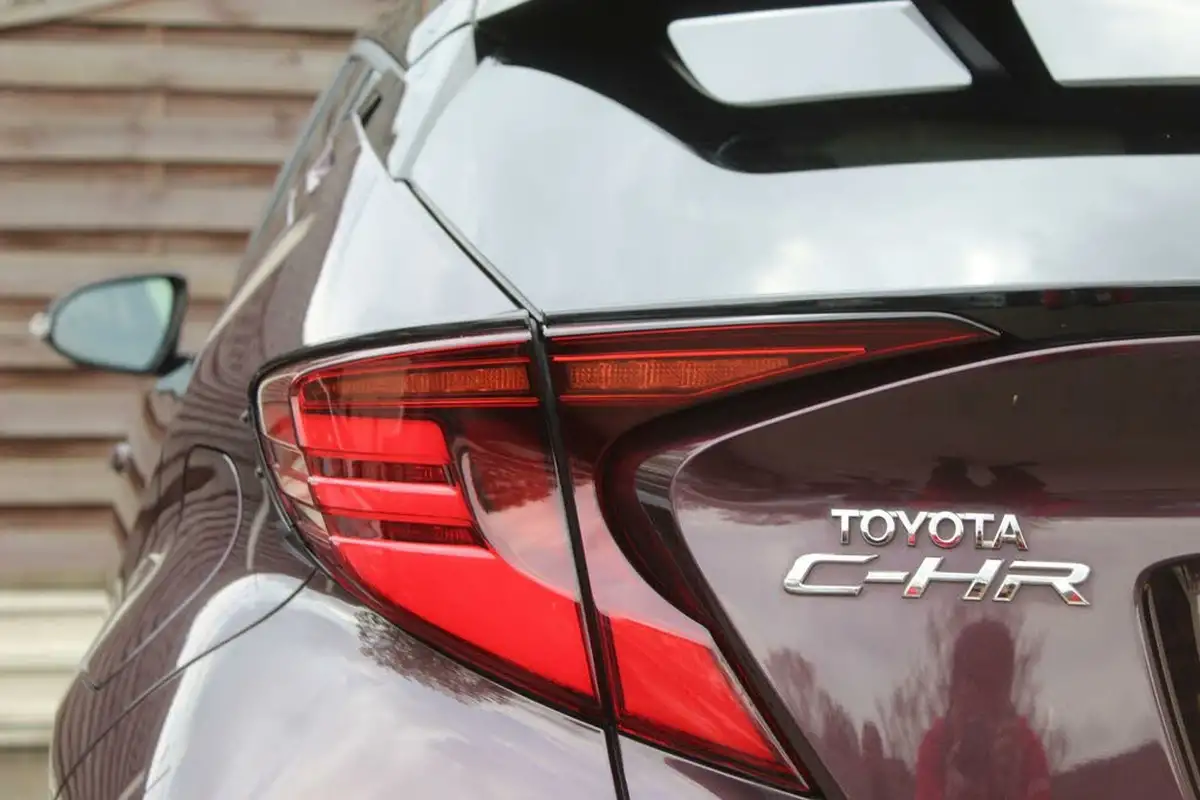 2022-toyota-c-hr-18-vvt-i-gr-sport-big-9