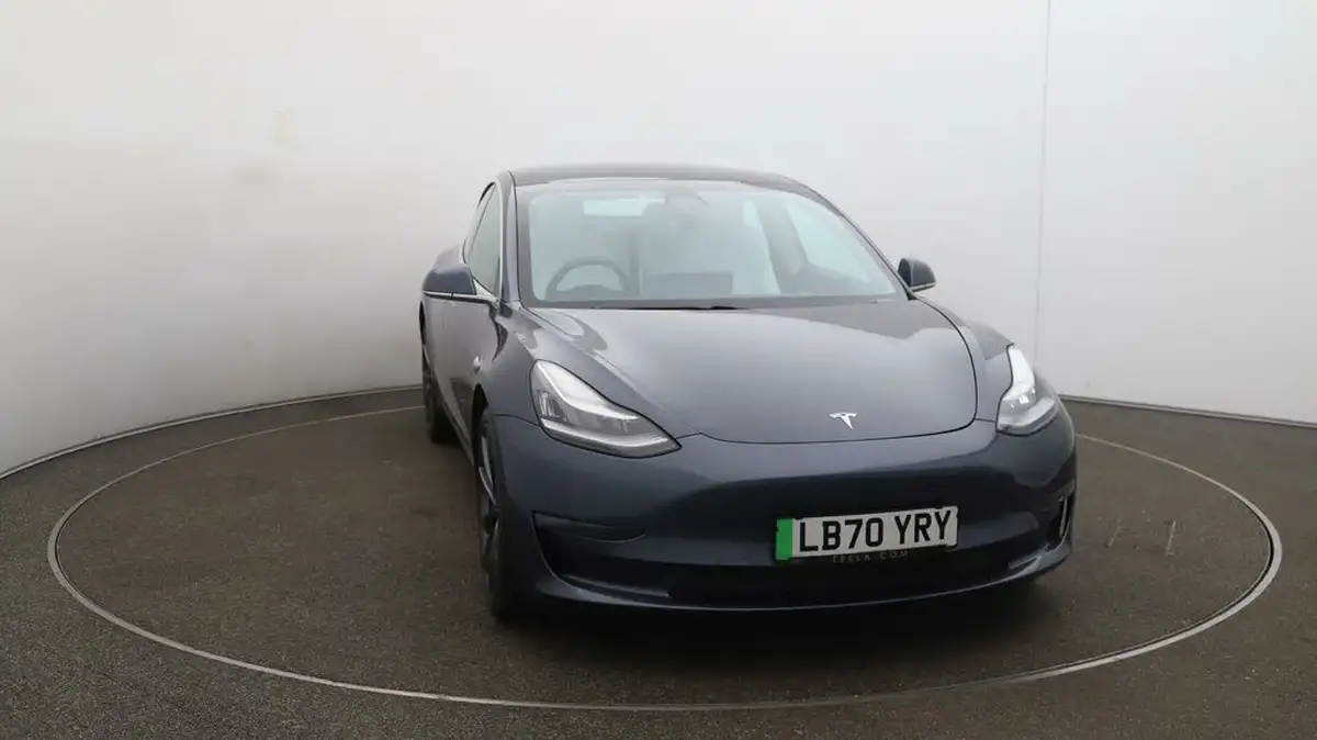 2020-tesla-model-3-e-performance-big-32