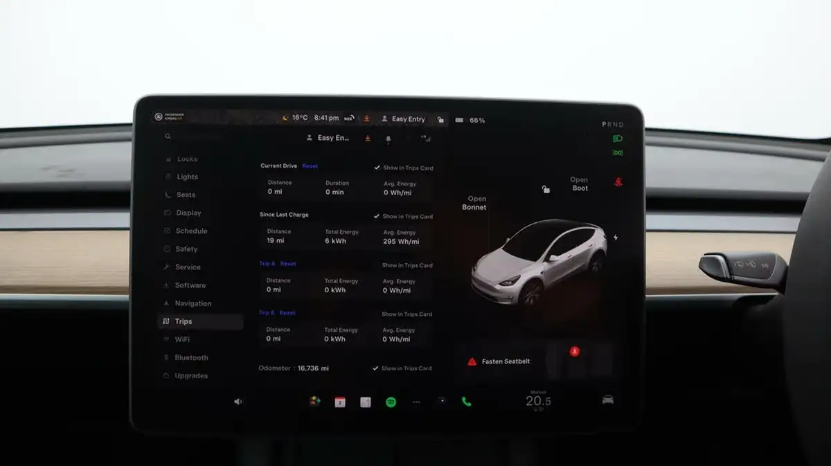 2023-tesla-model-y-e-long-range-big-10