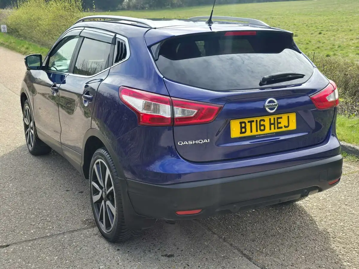 2016-nissan-qashqai-12-dig-t-tekna-big-18