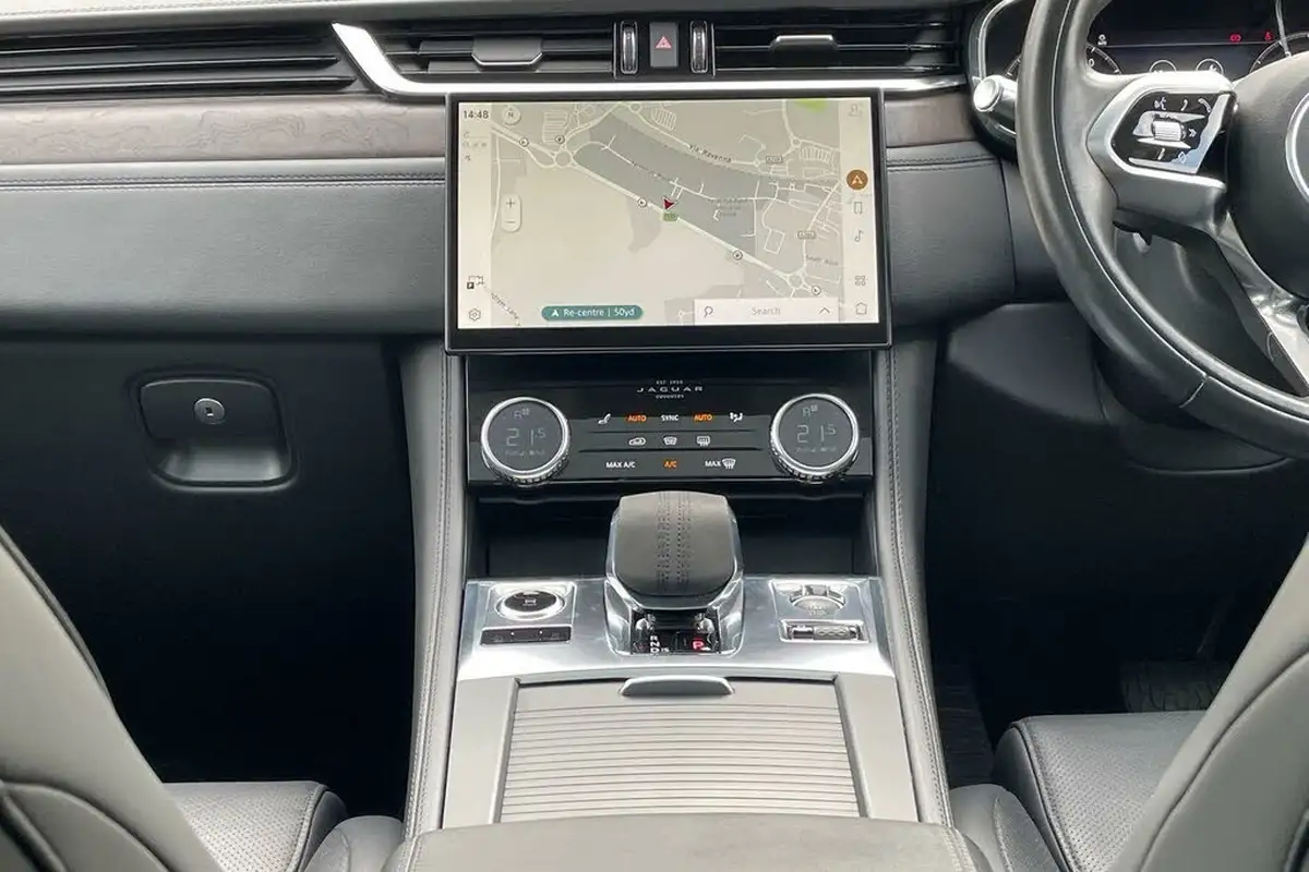 2021-jaguar-f-pace-20-d200-hse-mhev-big-34