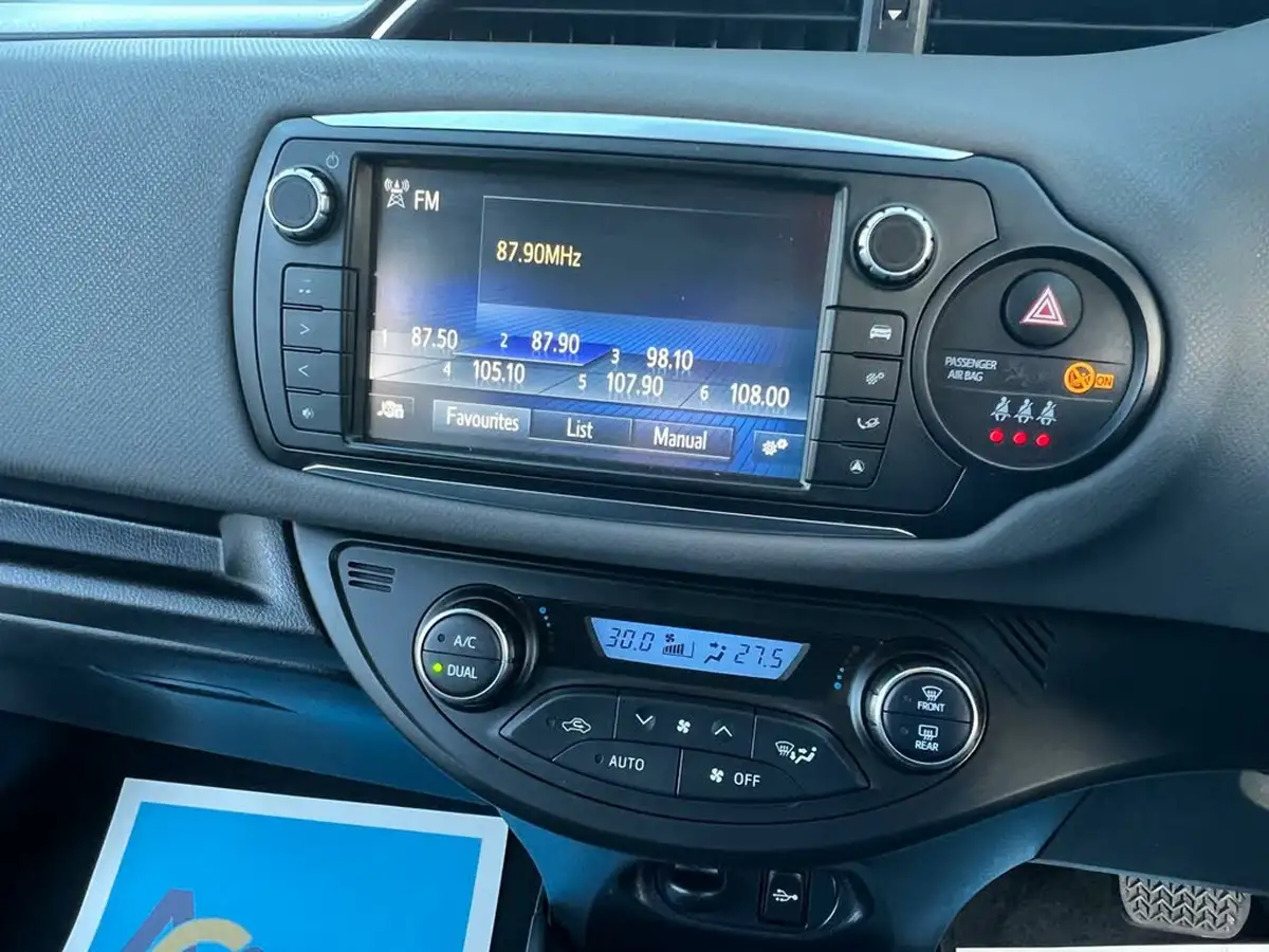 2015-toyota-yaris-15-vvt-i-icon-hybrid-big-19
