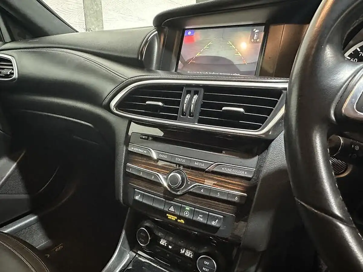 2017-infiniti-q30-15d-premium-tech-big-5