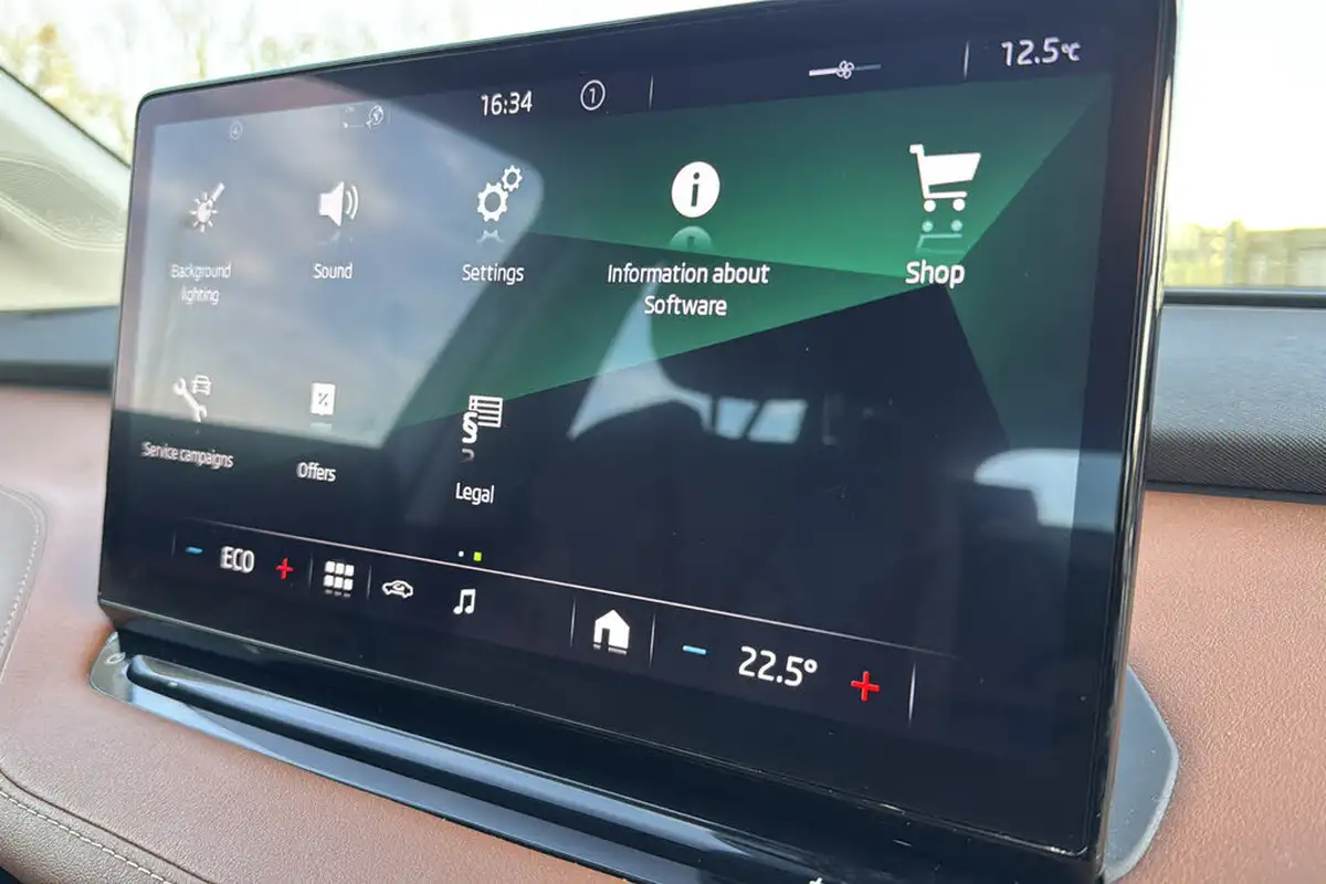 2022-skoda-enyaq-e-60-big-43