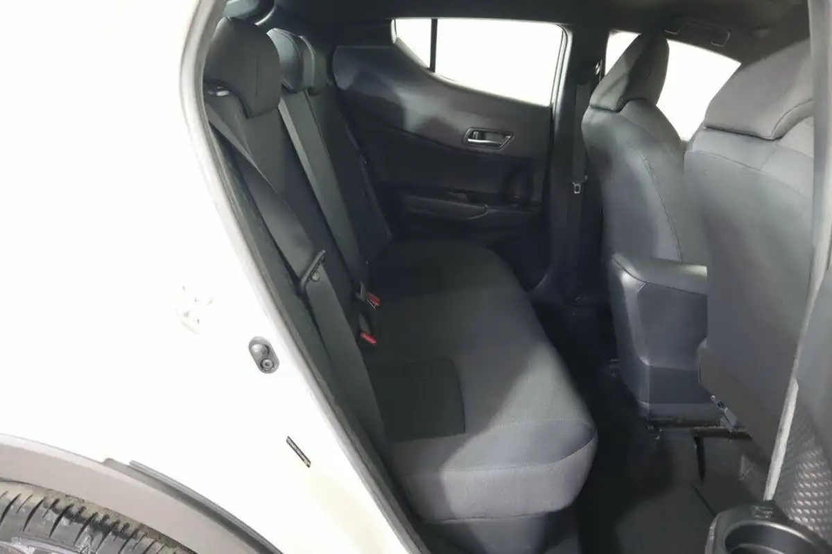 2021-toyota-c-hr-18-vvt-i-icon-big-11