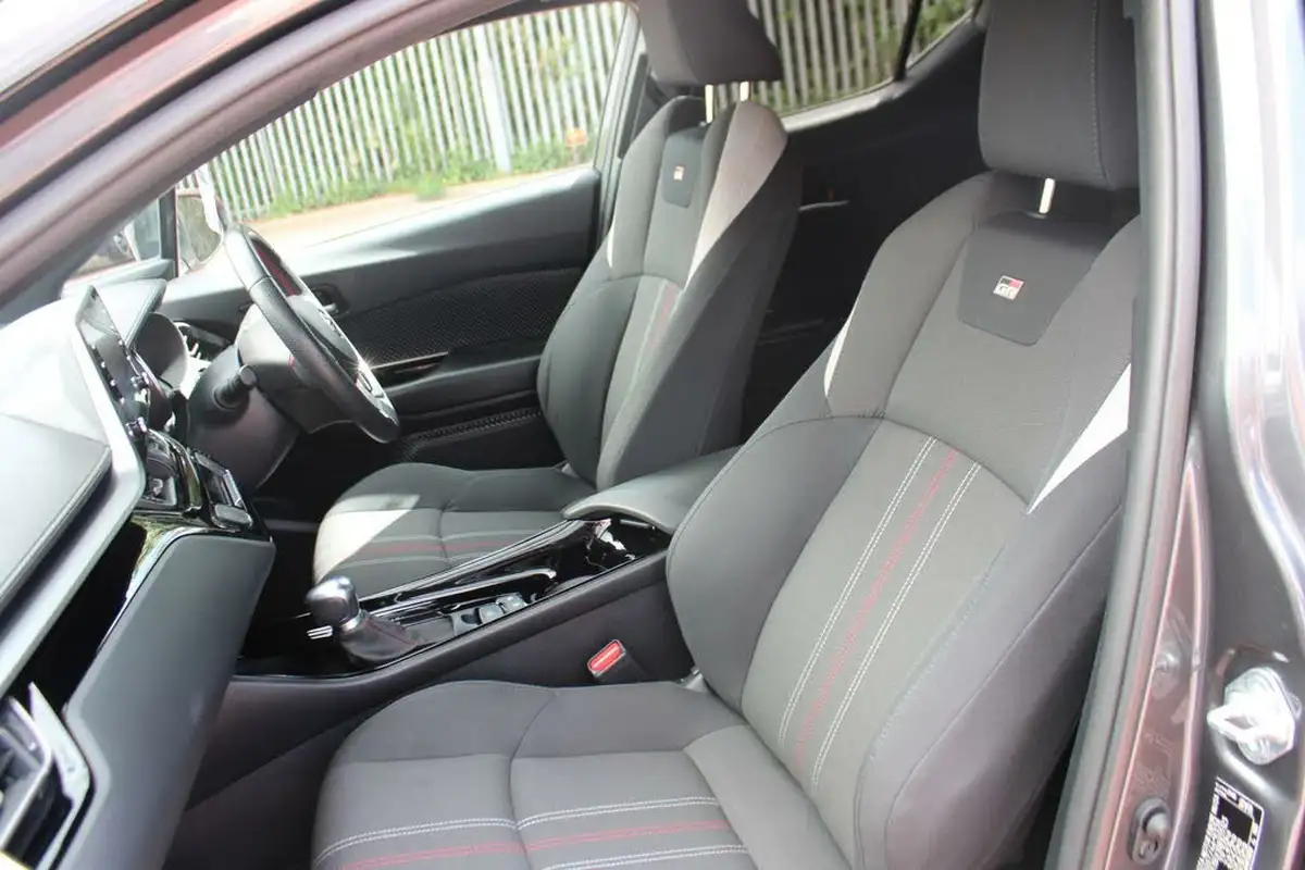 2021-toyota-c-hr-20-vvt-i-gr-sport-big-18