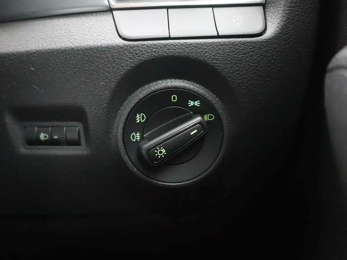 2020-skoda-fabia-10-tsi-se-95ps-estate-big-25