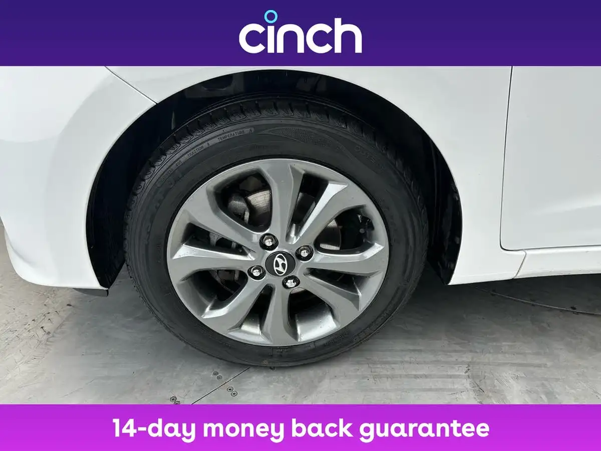 2019-hyundai-i10-10-play-big-16