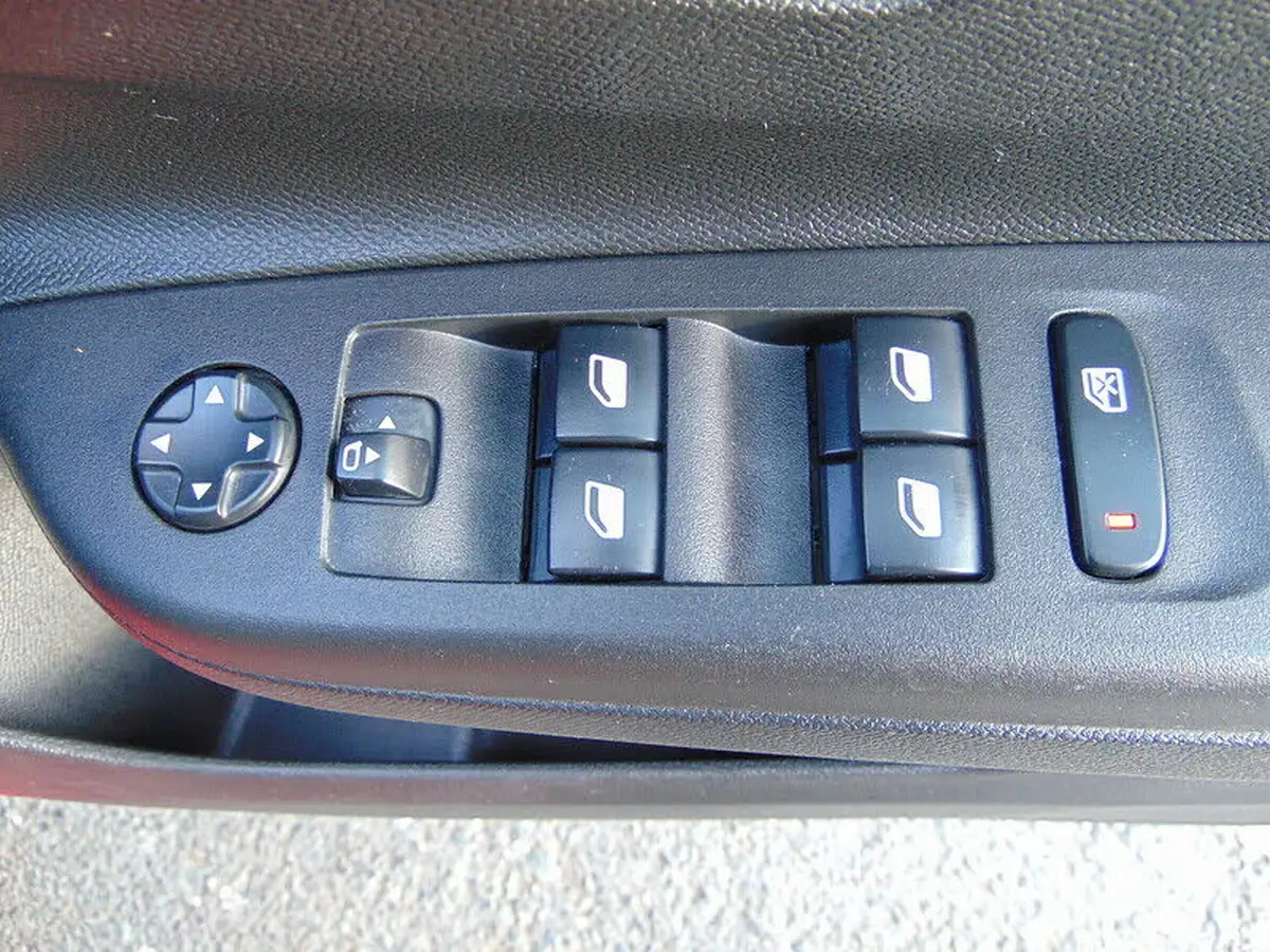 2020-vauxhall-corsa-e-elite-nav-74kw-big-20