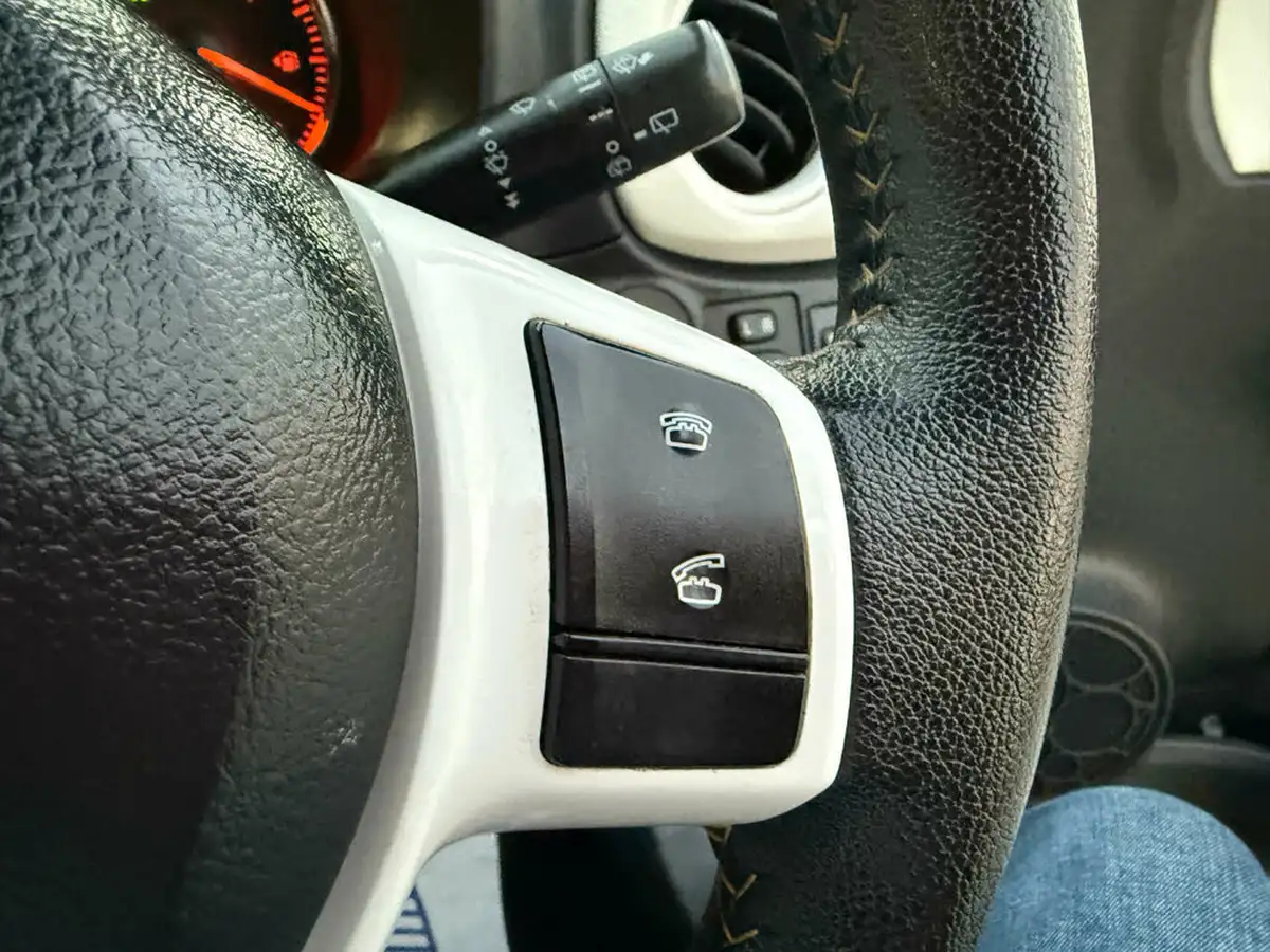 2013-toyota-yaris-133-trend-vvt-i-5d-big-50