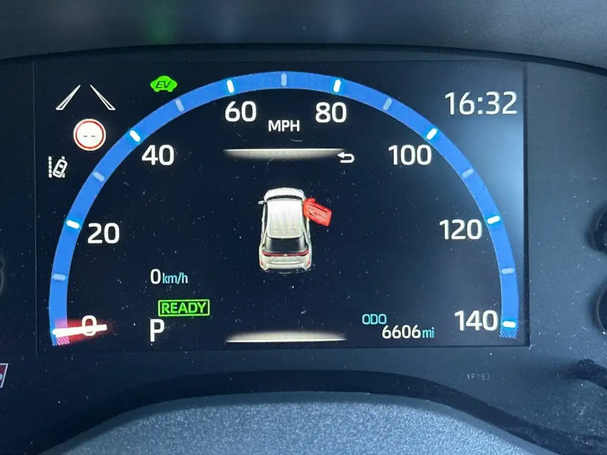2023-toyota-yaris-cross-15-vvt-i-gr-sport-big-18
