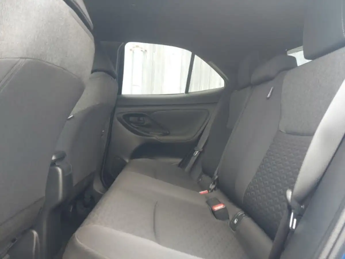 2022-toyota-yaris-15-vvt-i-design-panoramic-roof-big-5