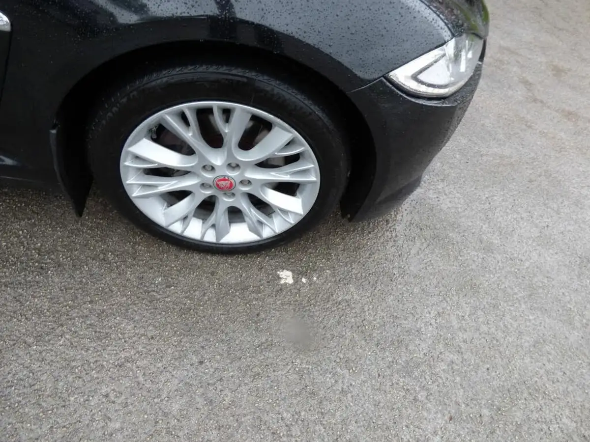 2014-jaguar-xf-30td-r-sport-saloon-4d-big-25