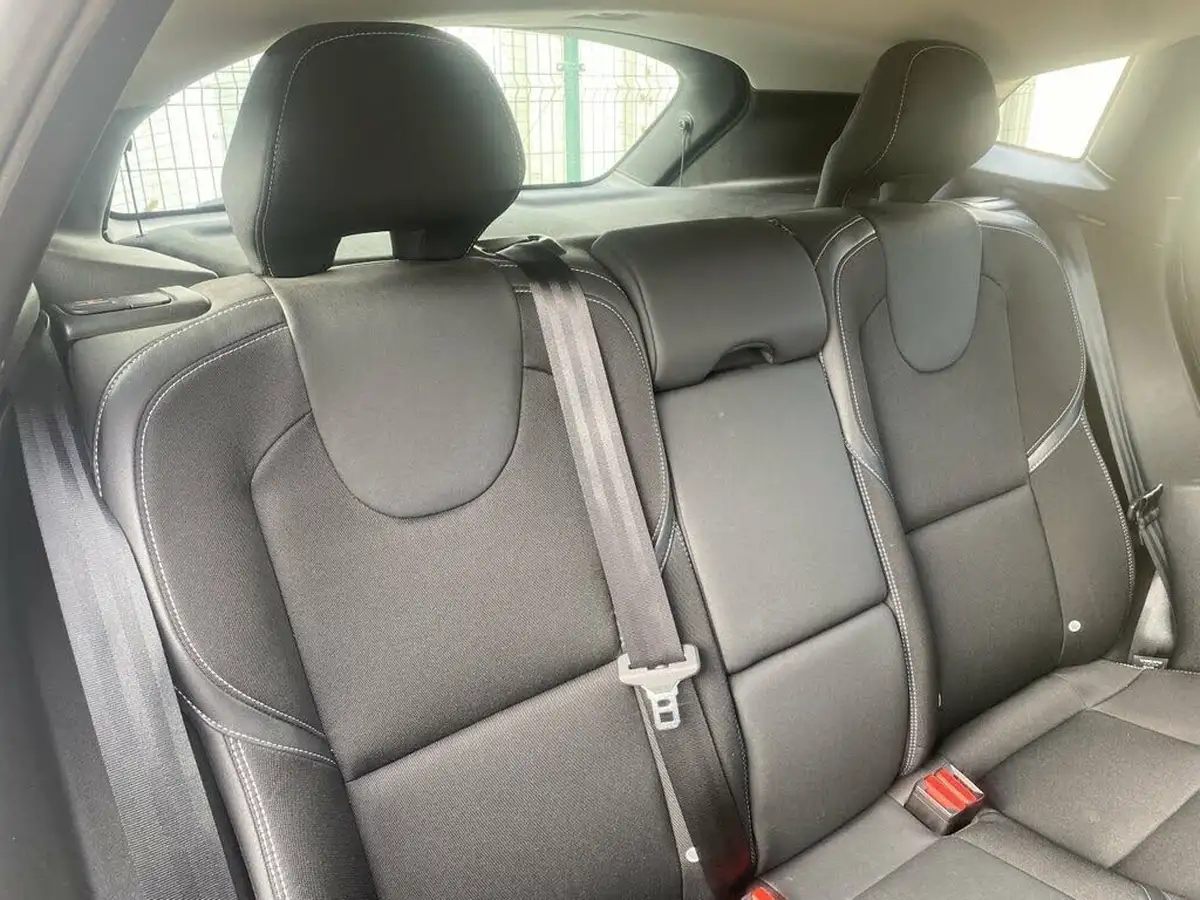2019-volvo-v40-20-t2-momentum-edition-big-19