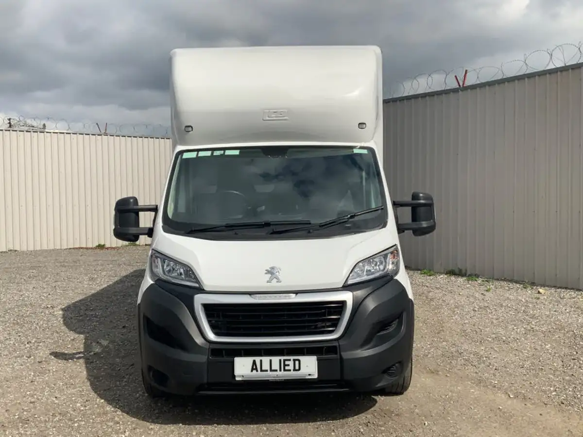 2023-peugeot-boxer-22-bluehdi-s-335-l3-chassis-cab-big-1