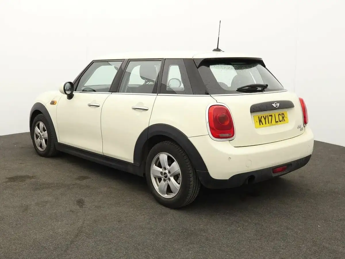 2017-mini-cooper-12-one-5d-big-4