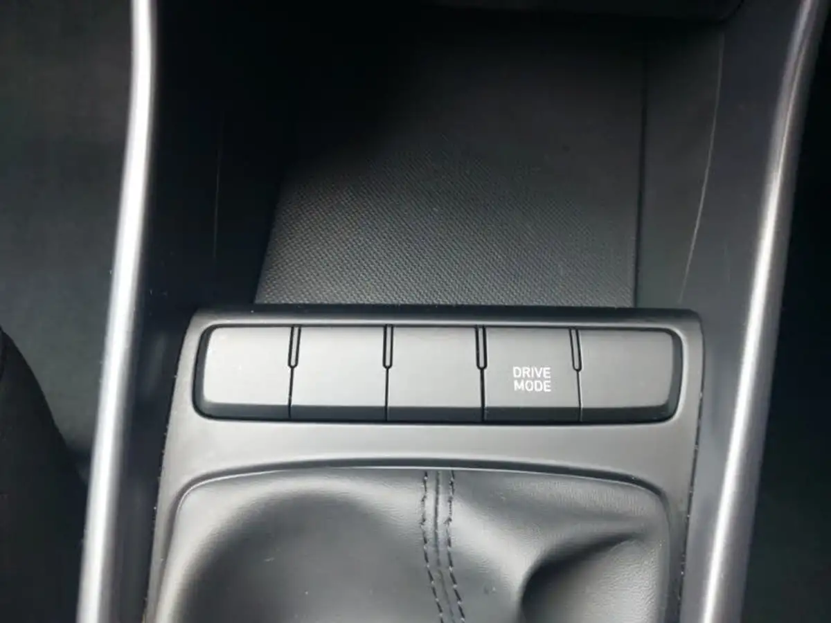 2024-hyundai-i20-10-t-gdi-advance-big-17