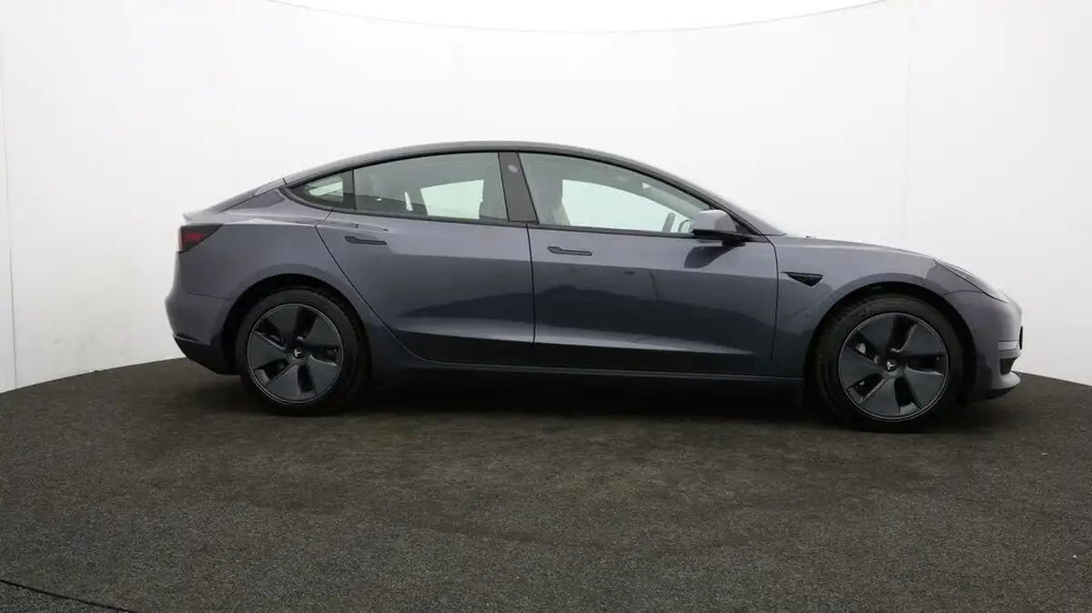 2021-tesla-model-3-e-long-range-awd-big-33