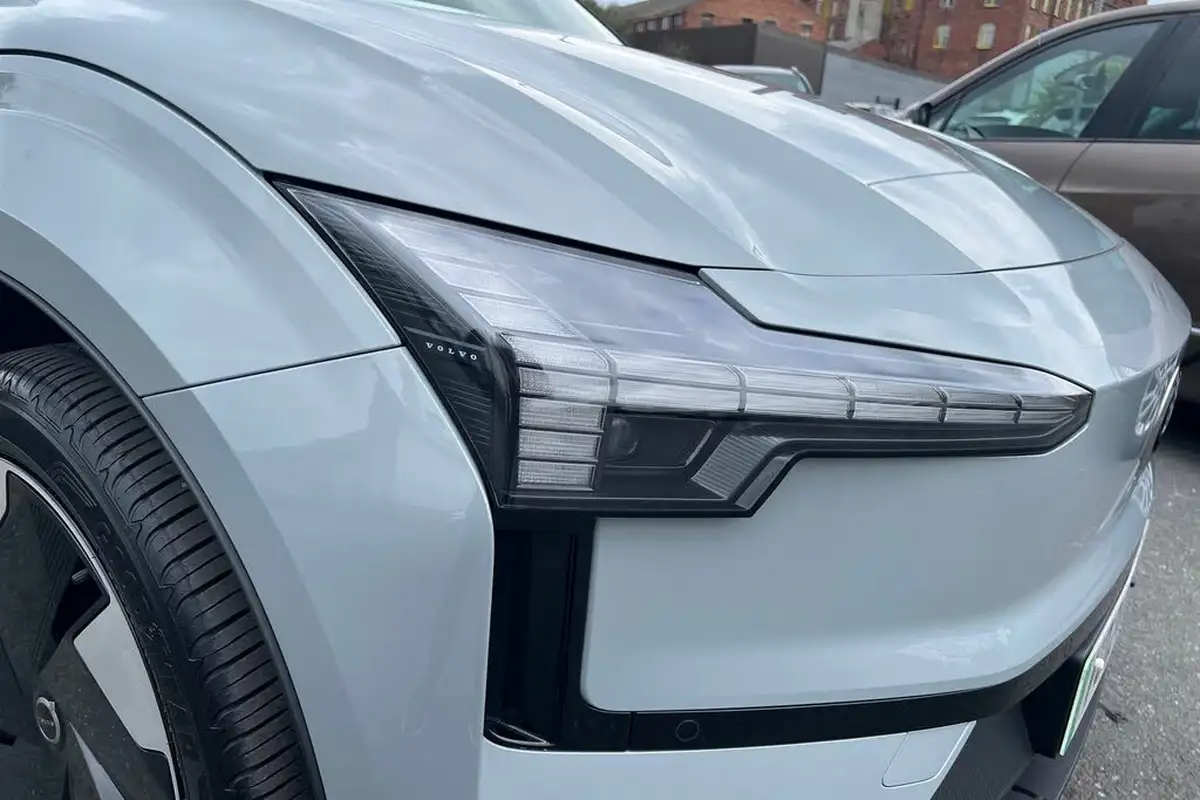 2024-volvo-ex30-e-twin-plus-big-17