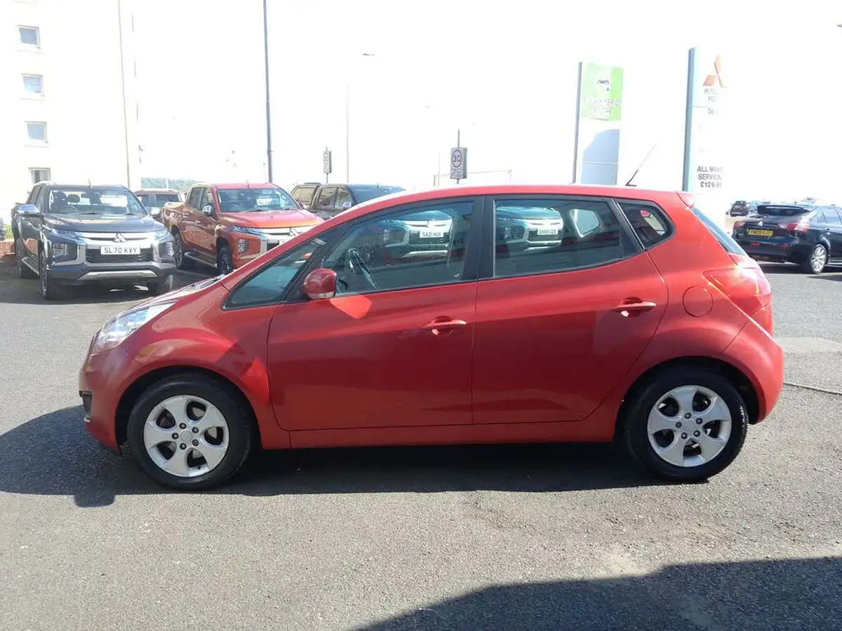 2012-kia-venga-16-2-big-11