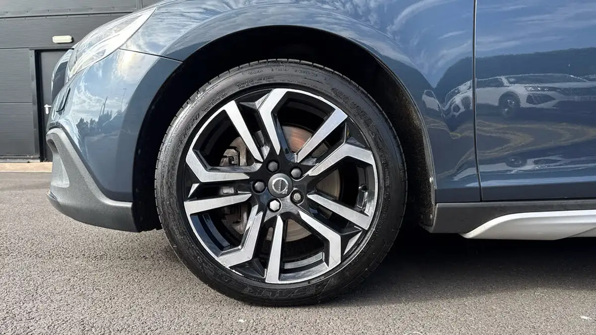 2017-volvo-v40-15-t3-cross-country-pro-big-13