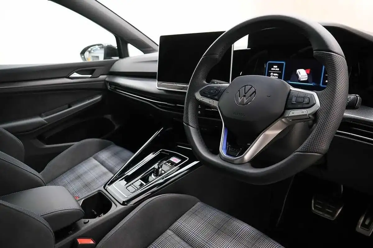 2024-volkswagen-golf-15-tsi-gte-big-6
