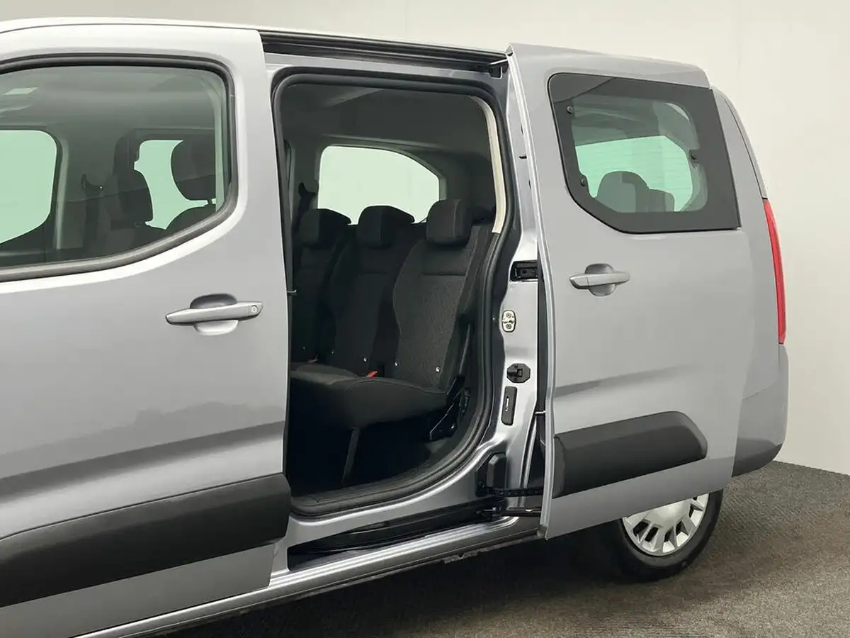 2024-vauxhall-combo-life-e-design-xl-big-25