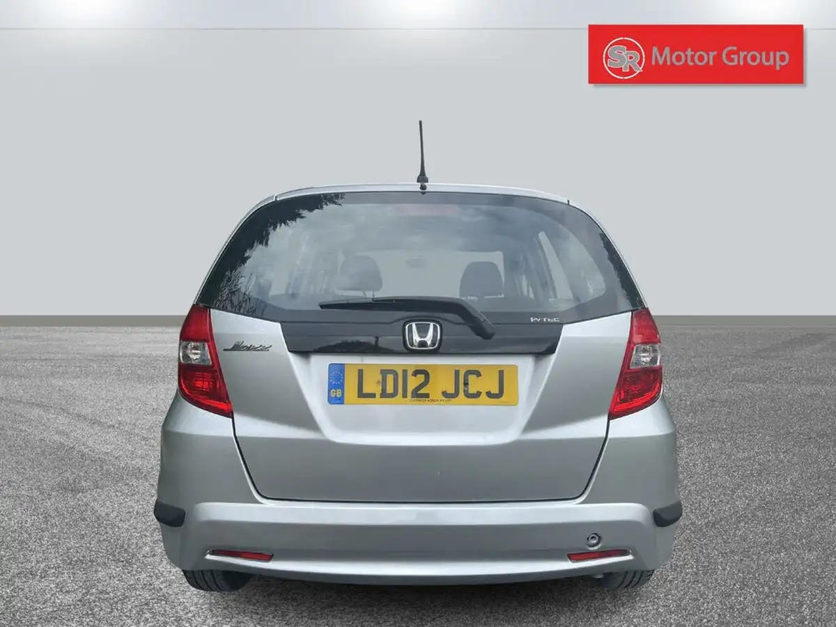 2012-honda-jazz-14-es-big-9