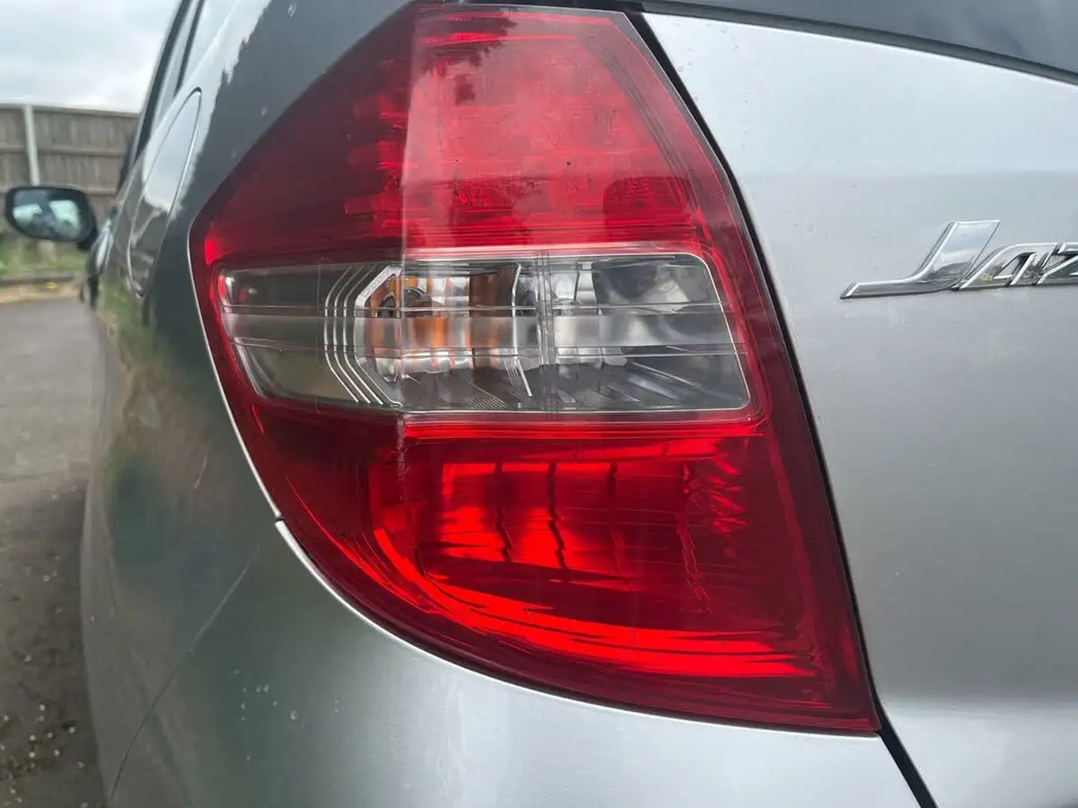 2012-honda-jazz-14-es-big-37